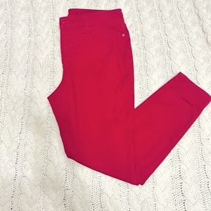 ✨St. John’s Bay Women's Skinny Jeans in Good/Fair condition.Lightly worn✨